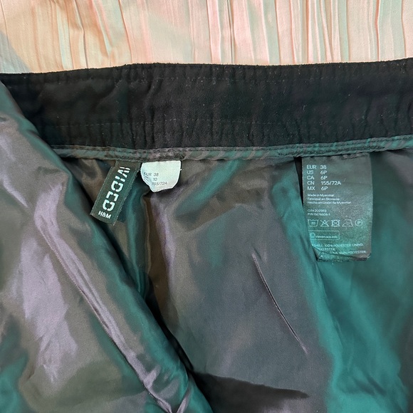 H&M black skirt - Picture 3 of 3